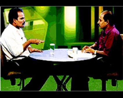 மக்கள் டிவியில் பார்வைகள் என்ற வித்தியாசமான நிகழ்ச்சி ஒளிபரப்பாகிறது.