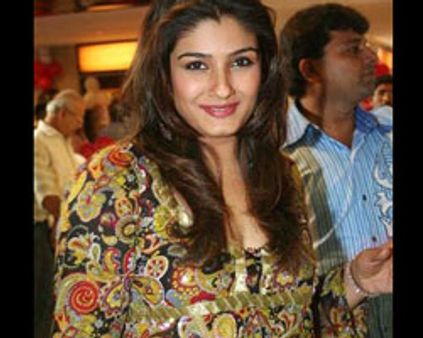 மாட்டு வண்டிக்கு எதிராக ரவீனா!