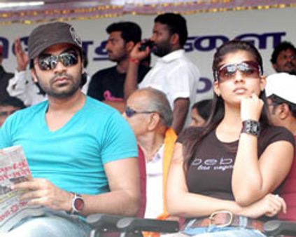 த்ரிஷாவின் நாடகமா? கடுப்பில் நயன்!