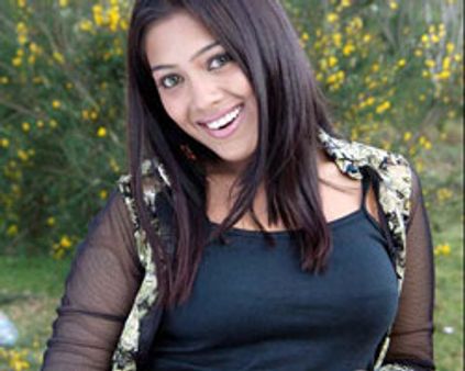 ~~அம்மு~~ பாரதி இன்னும் பிசி!