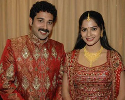 காதலருடன் மதுமிதா நிச்சயதார்த்தம்!