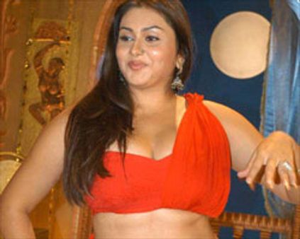 நமீதாவுக்கு முத்துக் குளிக்க பயிற்சி!