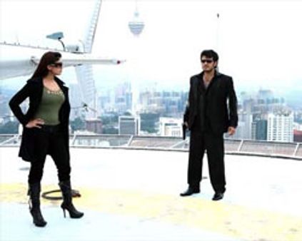 அஜீத்தை வைத்து ரீமேக்-அமீர் ஆசை