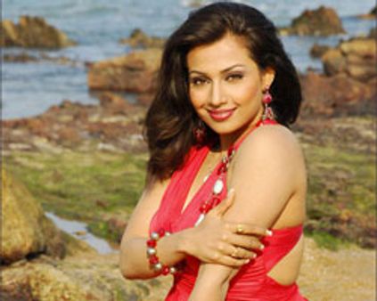 குத்து நாயகியான புளோரா