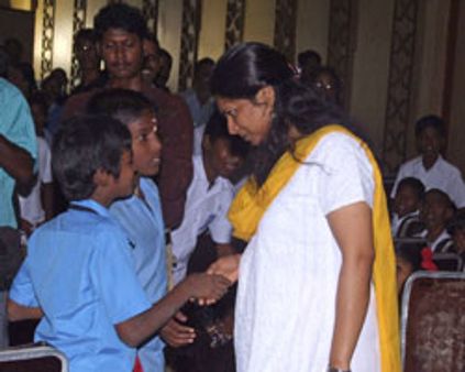 ~~குசேலன்~~-உருகிய கனிமொழி