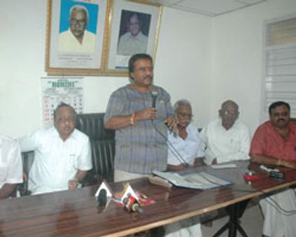 பிரச்சனையை தீர்க்க ரஜினி முயற்சி- தோல்வி!