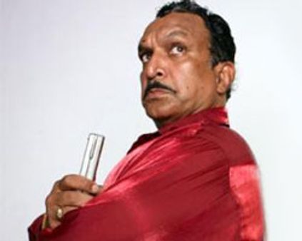 நாசர் வேலைக்காரர் ரகளை!