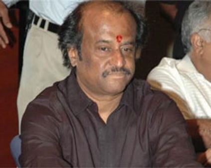 அரசியல்-ரஜினியை நெருக்கும் ரசிகர்கள்: 27ல் அவசர கூட்டம்!