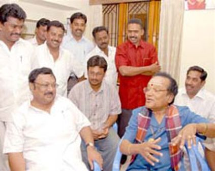 டி.எம்.எஸ்சுக்கு அழகிரியின் பாராட்டு விழா-கருணாநிதி பங்கேற்பு