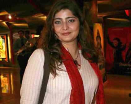 மீண்டும் வரும் வசுந்தரா!