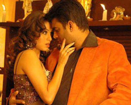 சம்பள பாக்கி .. மாதவன் புகார்