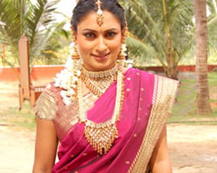 மாளவிகாவுக்கு வளைகாப்பு!