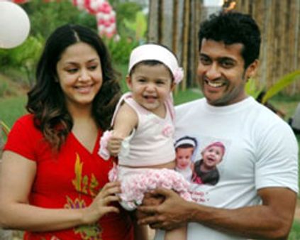 குழந்தைகளை மகிழ்வித்த ஜோ, சூர்யா