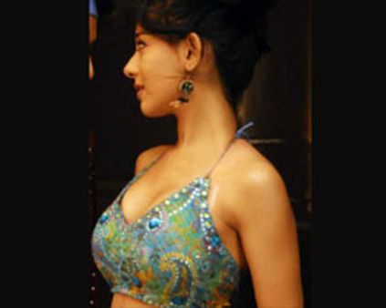 ~~ஹோம்லி~~யும் ஓகே.. அம்ரிதா ராவ்