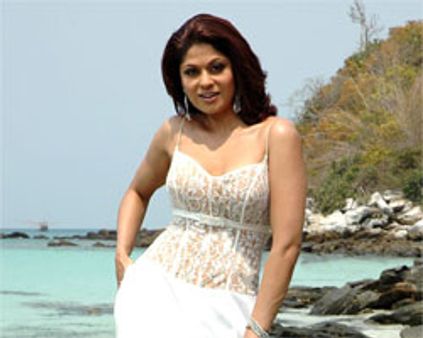 ஹீரோ-இயக்குனர் புறக்கணித்த ~~அ...அ....அது!~~