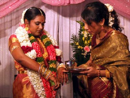 மலேசியாவில் பாரதிராஜா மகள் திருமணம்