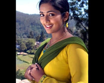 ~~ரசிக்கும் ....~~ நவ்யா!