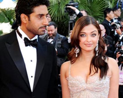 ராவணாவுக்காக இசை கற்கும் ஐஸ்!