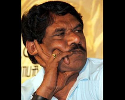 விஜய்காந்த் தமிழன் அல்ல-பாரதிராஜா