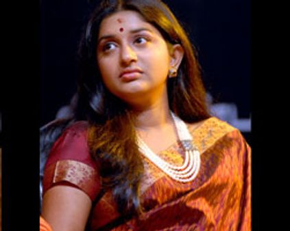 ரூ.25 லட்சம்: மீரா ஜாஸ்மின் மீது புகார்!