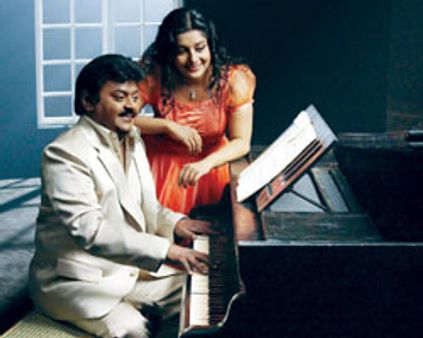 அம்பிகா, மீனா, மீரா ஜாஸ்மினுடன் போட்டி போடும் விஜய்காந்த்!!