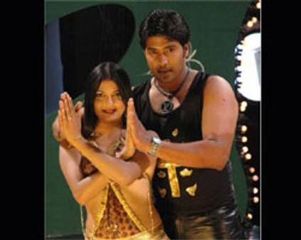 ஆகாஷ் ~~லிப்~~புக்கு மனைவி ~~லாக்~~!