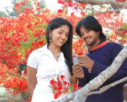 தம்பிக்கு படம் எடுக்கும் தேவயானி