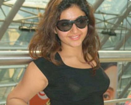 வயலின் கற்ற பூனம்!