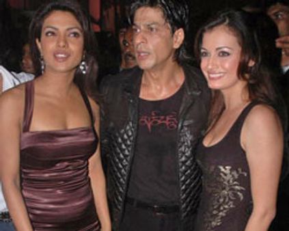 ரோபோவுக்குப் போட்டியாக ஷாரூக்கின் ~~ரா.1~~!