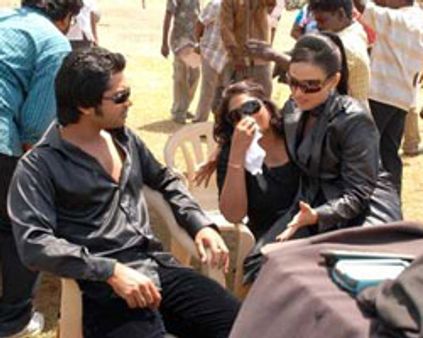 ரஜினி பாட்டுக்கு சிம்பு நடனம்!