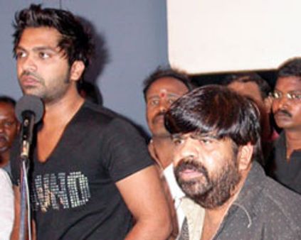 கமிஷன் தரவில்லை - விஜய டி.ராஜேந்தர், சிம்பு மீது வழக்கு