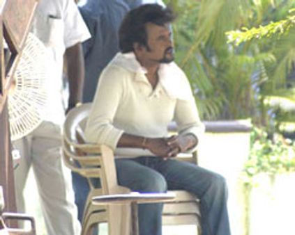 மழை.. எந்திரன் செட் நாசம்!