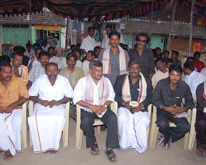 இலங்கை தமிழர்களுக்காக ஒன்று சேர்ந்த நடிகர்களின் ரசிகர்கள்!