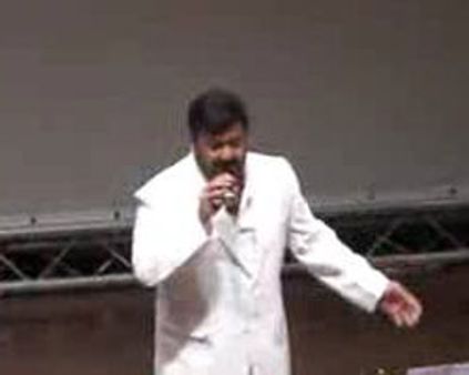 ரசிகர்களை அடித்த மோகன்லால் மம்முட்டி!