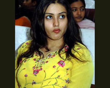 ஒரு அத்தை அம்மாவாகிறார்!