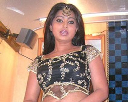 மாப்பிள்ளை தேவை- பெண் ஸ்னேகா!