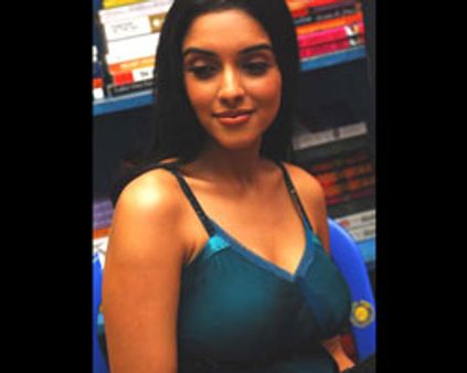 சல்மானுடன் ஆசின் காதலா?