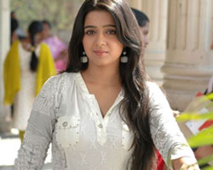 ஷெர்லினுக்குப் பதில் சார்மி