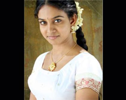 சொந்த வீடு பார்க்கும் கார்த்திகா