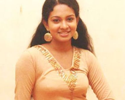 கவர்ச்சி மழையில் நூற்றுக்கு நூறு!