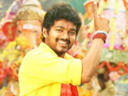 அரசியல் ஒரு கடல், இறங்குவது சுலபமல்ல: விஜய்