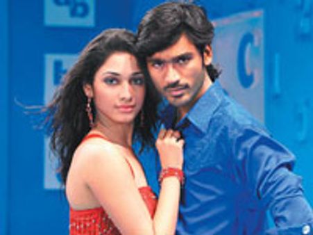 இளைய சூப்பர் ஸ்டார் பட்டம்: தனுஷ் யோசனை!!