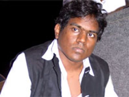 ரஹ்மான் வழியில் யுவன்!