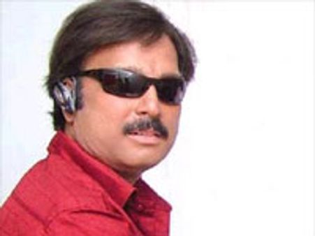 ~~அப்பா~~ ஆகிறார் கார்த்திக்!