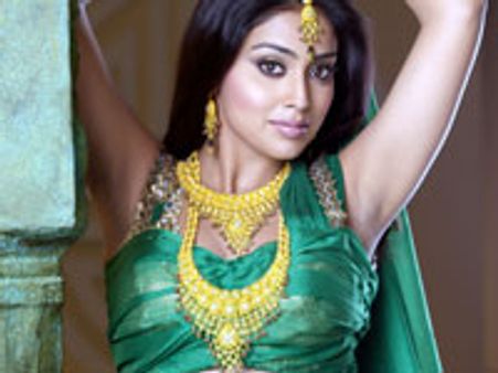 கந்தசாமி படத்துக்காக ரூ.6 கோடி நகைகள் அணிந்து ஸ்ரேயா டான்ஸ்!