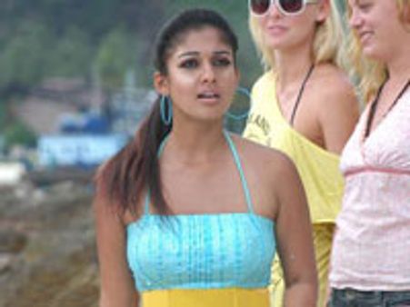 தமிழ் உள்ளிட்ட தென்மொழிப் படங்களில் நடிக்க நயனுக்கு தடை!