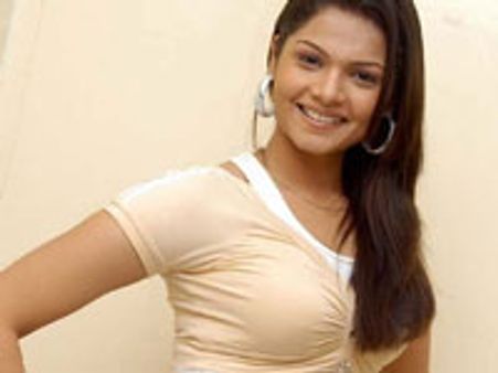 தமிழை விரும்பும் அனுயா