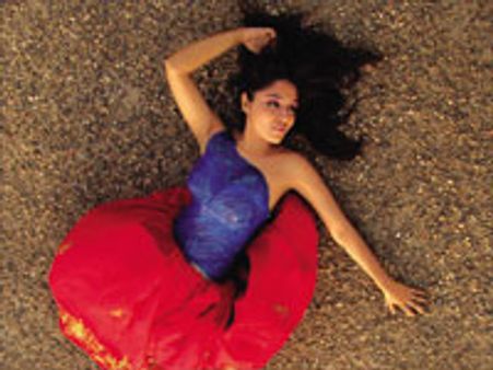 சென்னை அழகி லேகா வாஷிங்டன் பாலிவுட்டுக்கு வண்டி ஏறுகிறார்.