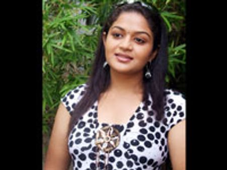 கல்யாணம்..தள்ளிப் போட்ட கார்த்திகா