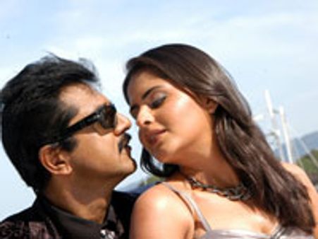 1977: சென்சாருக்குத் தப்பிய முத்தம்!